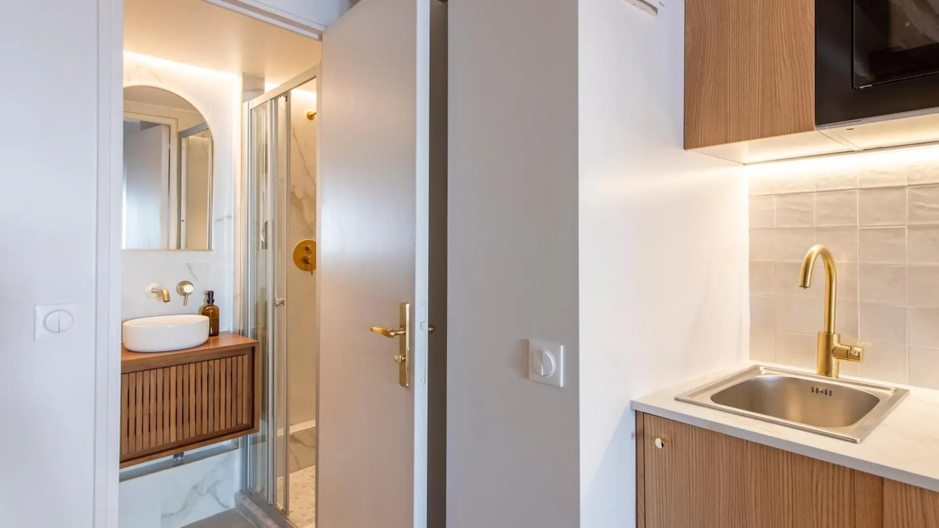 Louvre - Rivoli - Designer Studio - Sleeps 3P パリ アパート